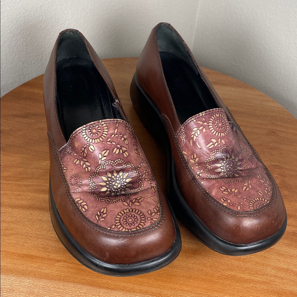 Dansko Women's Mandolin Floral Embossed Leather Clog Comfort Shoes Brown Size 42
